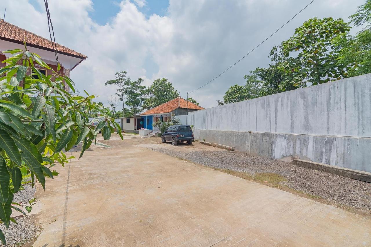 Reddoorz Syariah @ Tambak Mekar Street Subang Hotel Djalantjagak Buitenkant foto